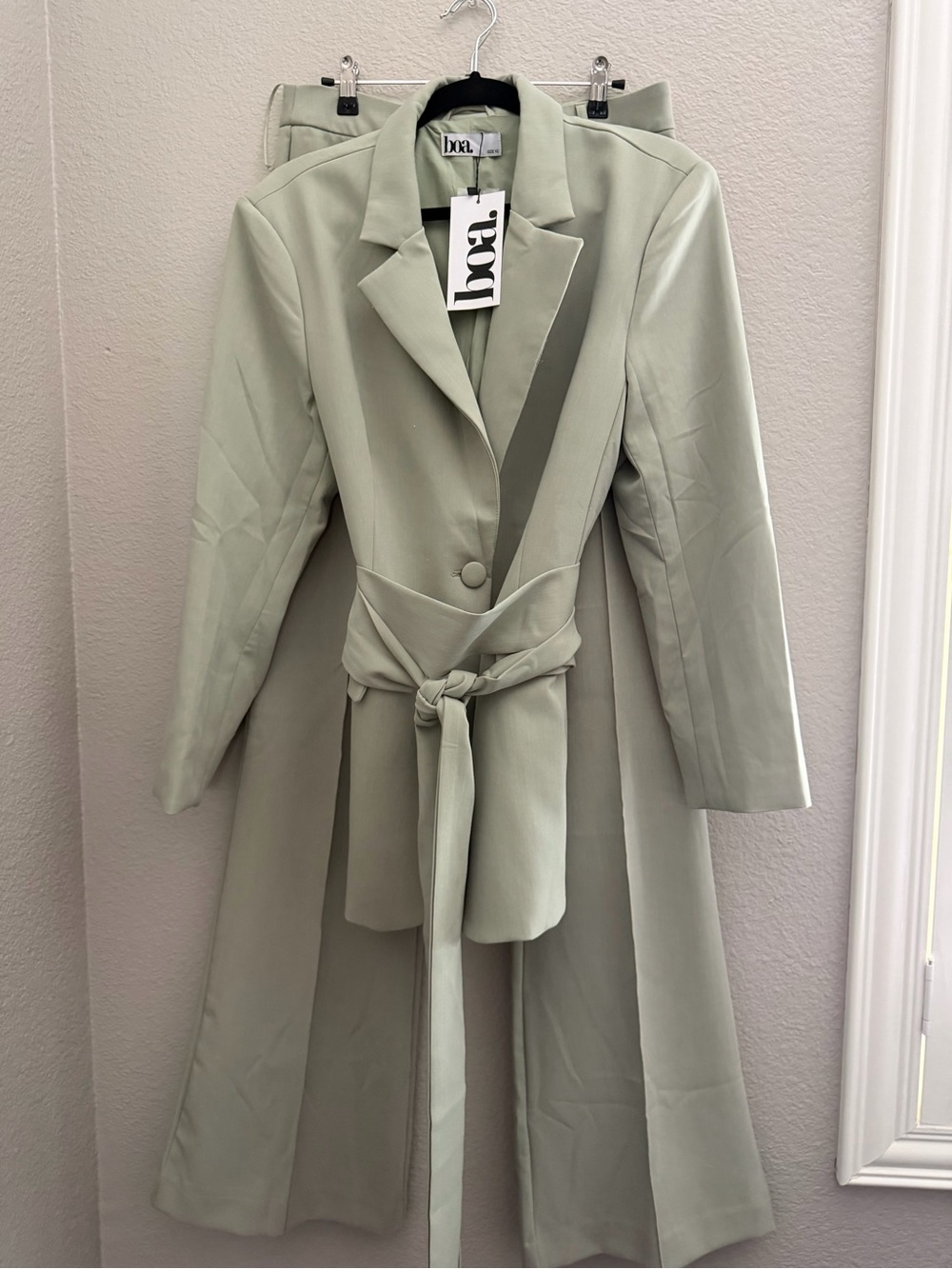 Boa Sage Belted suit - Women